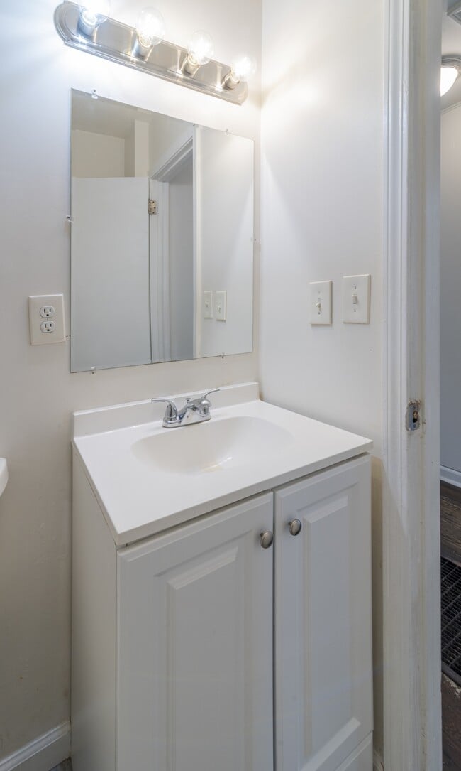 Building Photo - 1024 Houston St