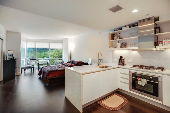 Primary Photo - 77 Hudson St