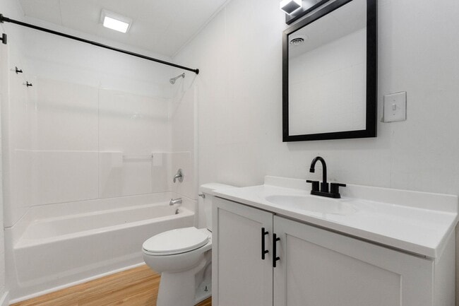Building Photo - NEW LISTING! 3 BEDROOM HOUSE!