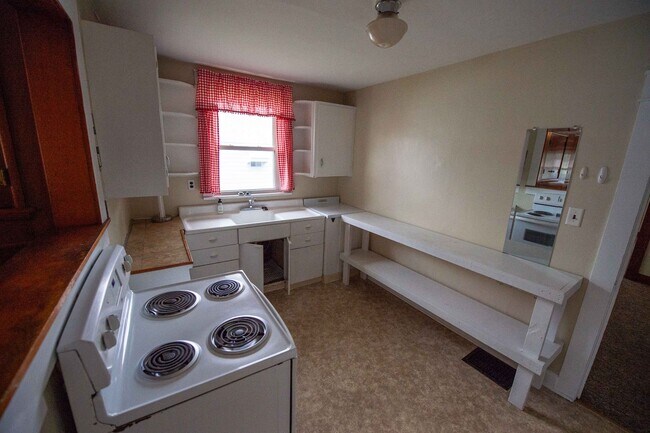 Building Photo - 112 E 15th St