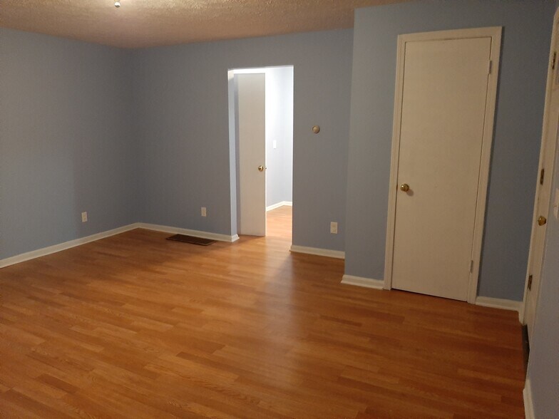 family room - 3792 Brick Schoolhouse Rd