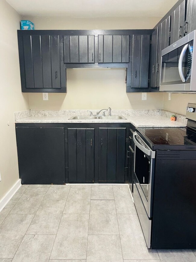 Building Photo - Spooktacular October Deal! Cozy 2BR/1BA fo...