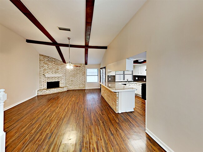 Building Photo - 16259 Hollow Wood Dr