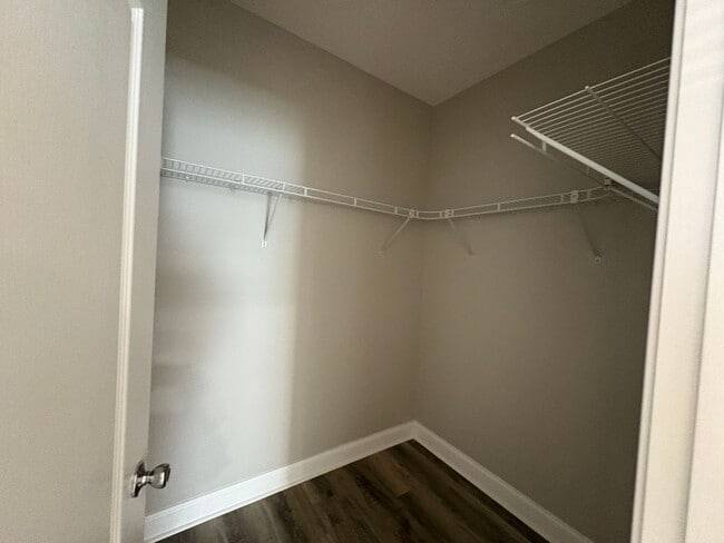 Building Photo - 505 Twisted Oak Dr NW