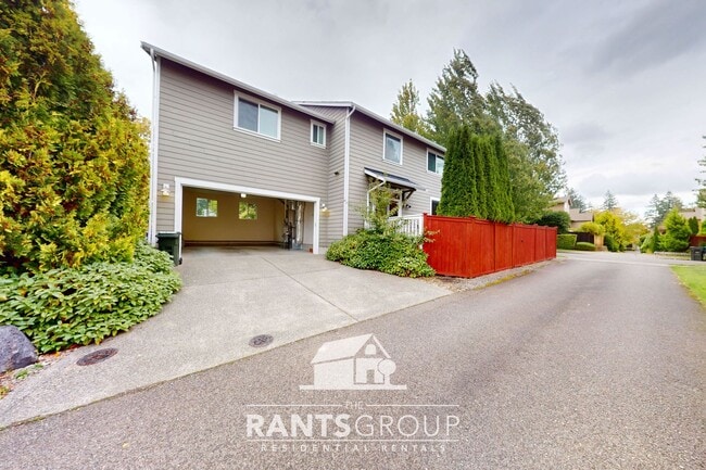 Building Photo - Stunning 4-Bedroom, 2.5 Bathroom Home on a...