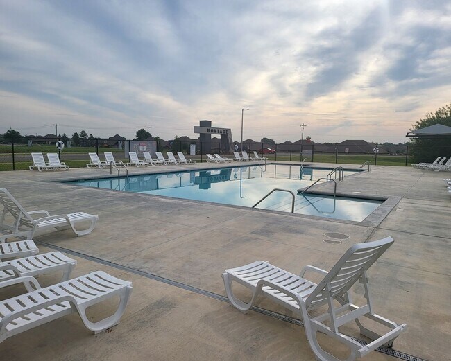Building Photo - ?$500 OFF 1ST MONTH - Mustang School Distr...