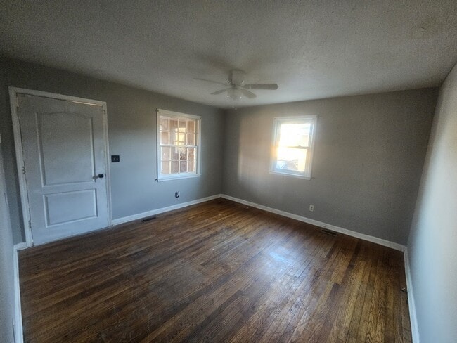 Building Photo - 307 Best St