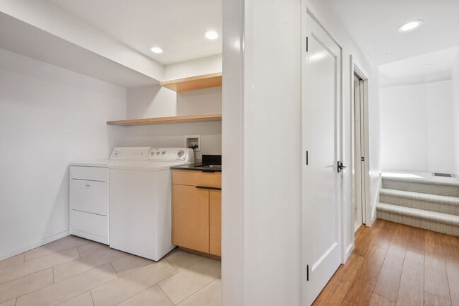 Building Photo - Stunning 3,146 Sq. Ft. Olympia Waterfront ...
