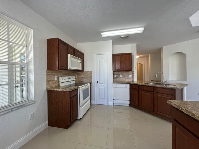 Building Photo - 1110 Belmont Pl
