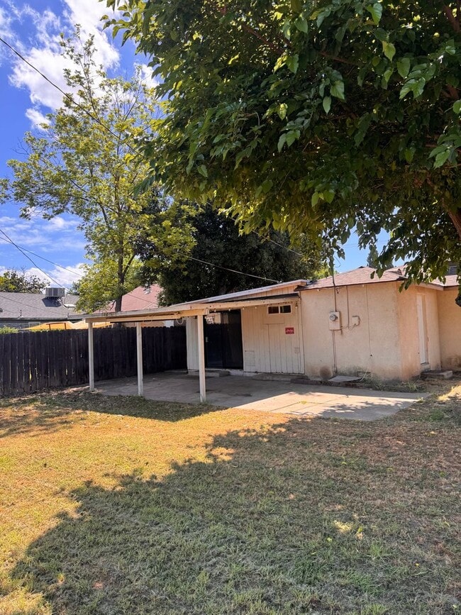 Building Photo - Beautifully Updated 4/2 in Old Fig