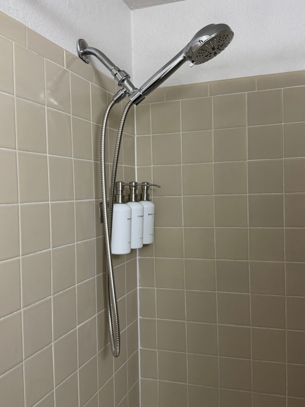 Building Photo - 1711 E Camino Carreta