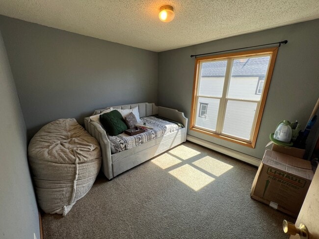 Building Photo - Upper Level 2 Bedroom Apartment - AVAILABLE JUNE