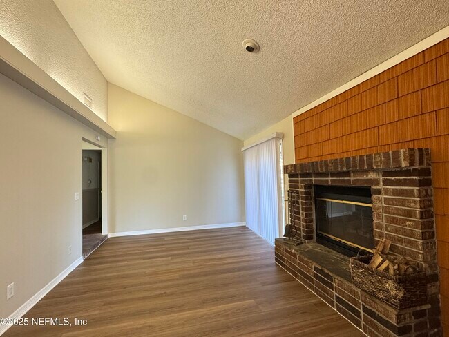 Building Photo - 2052 Pompano Pkwy