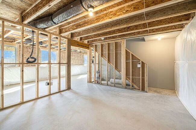 Building Photo - 5673 Claremount St