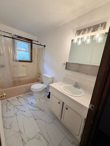 Building Photo - 195 Wall St