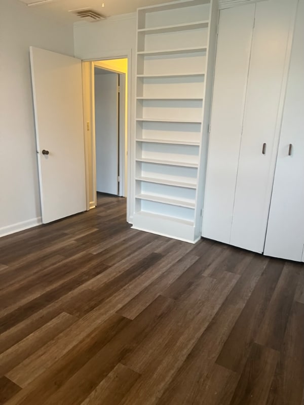 Building Photo - 2411 Somerset Dr