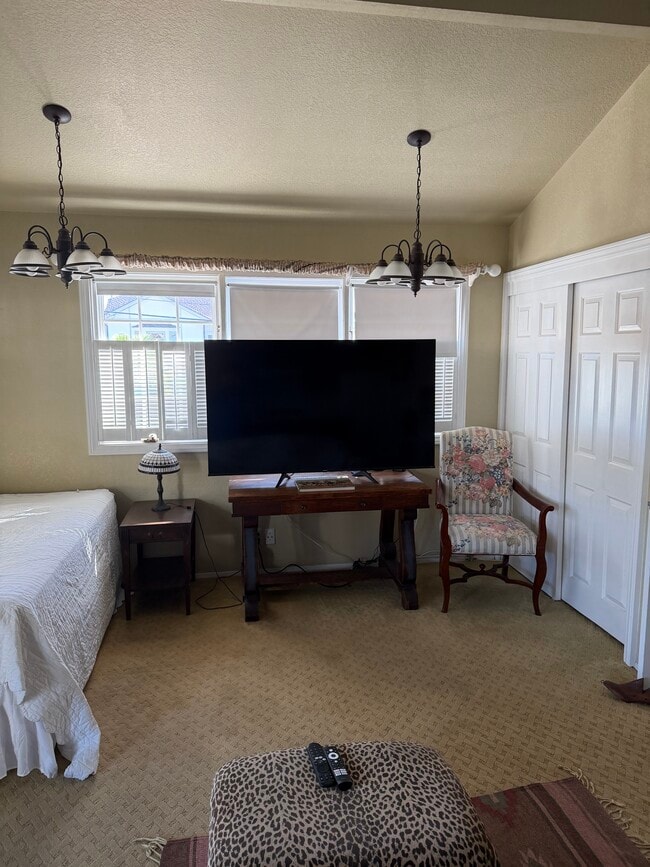 Building Photo - 444 Fern Glen