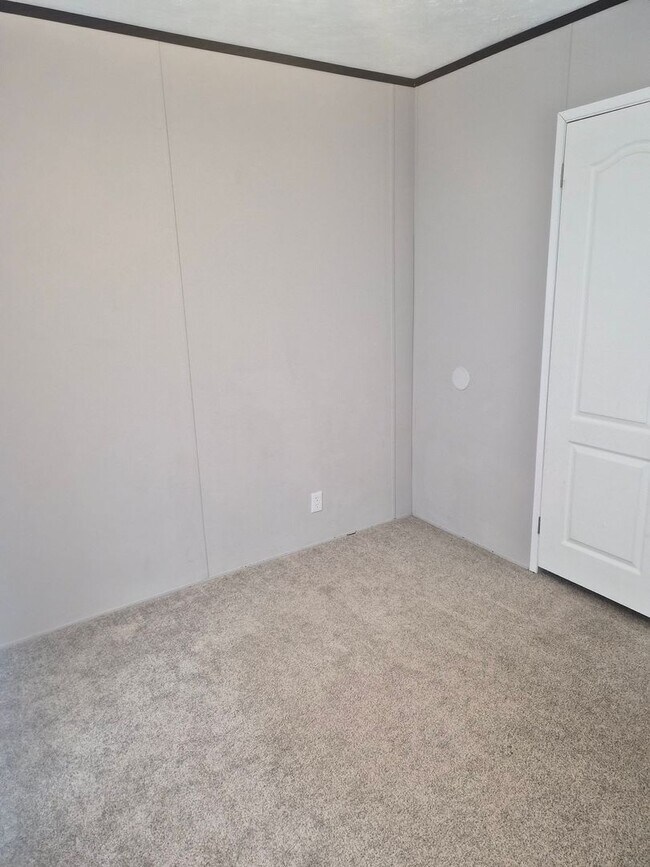 Building Photo - Heiskell 37754 - 3 bedroom, 2 bath home - Call Lisa Vineyard (865) 216-9334