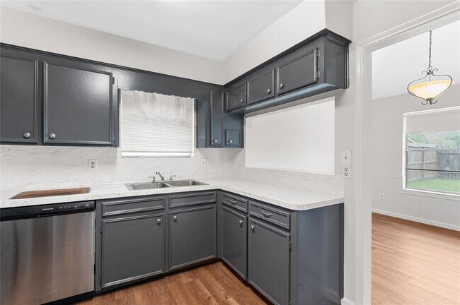 Building Photo - 1418 Bramblebury Dr