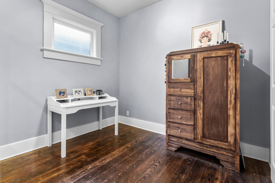 Building Photo - 1112 Clinton St