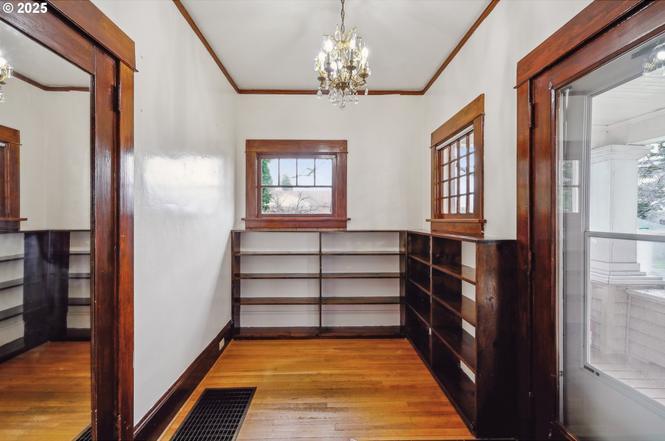 Entry Way - 8921 SE Washington St