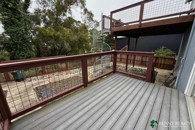 Building Photo - 424 Manor Dr