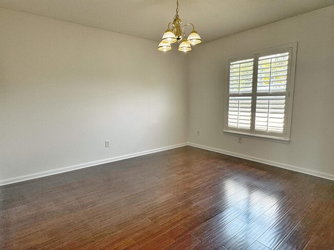 Building Photo - 1709 S Summer Ridge Ct