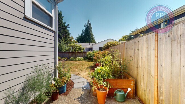 Building Photo - 2626 SE 64th Ave