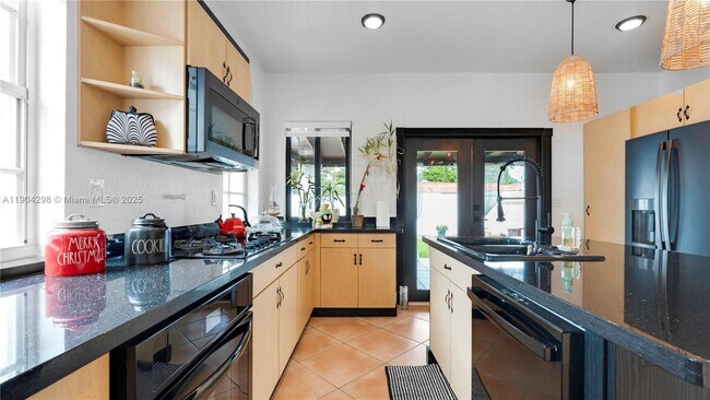 Building Photo - 2271 SW 25th St