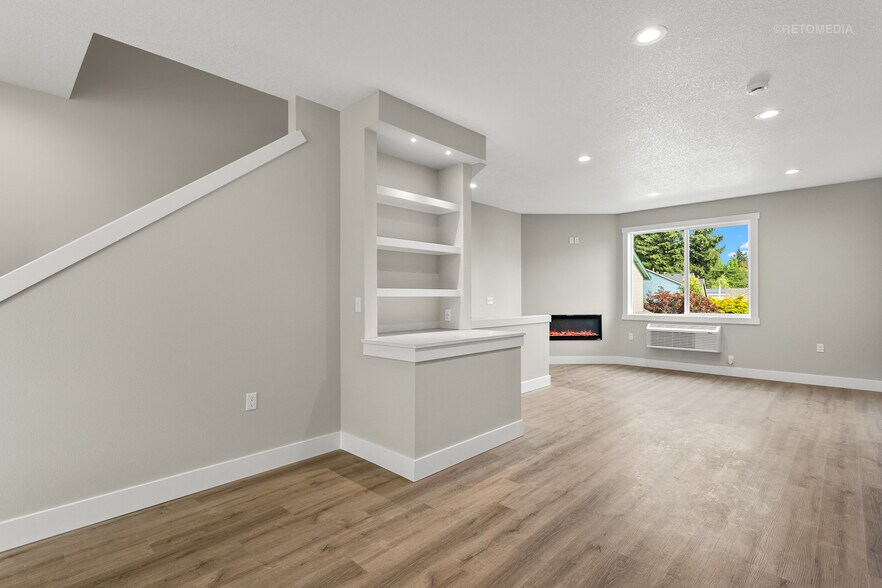 Building Photo - 4243 Verda Ln NE