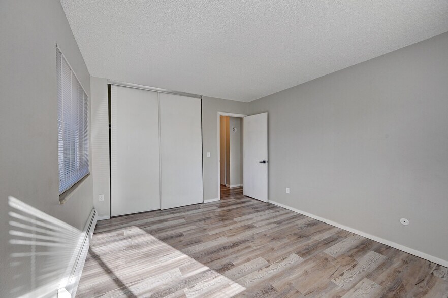 Building Photo - 5770 E Warren Ave