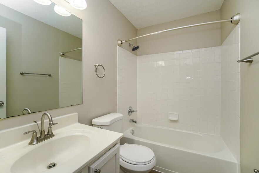 Building Photo - 129 Glengary Dr