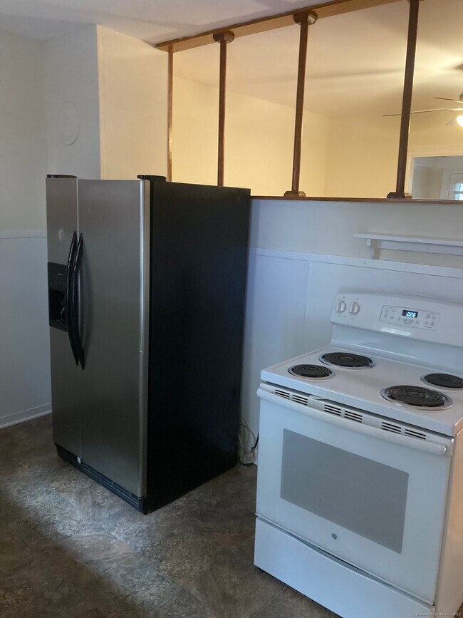 Building Photo - 434 N Main St