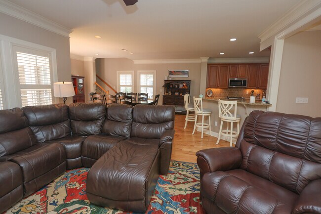 Building Photo - 504 Village Walk Ln