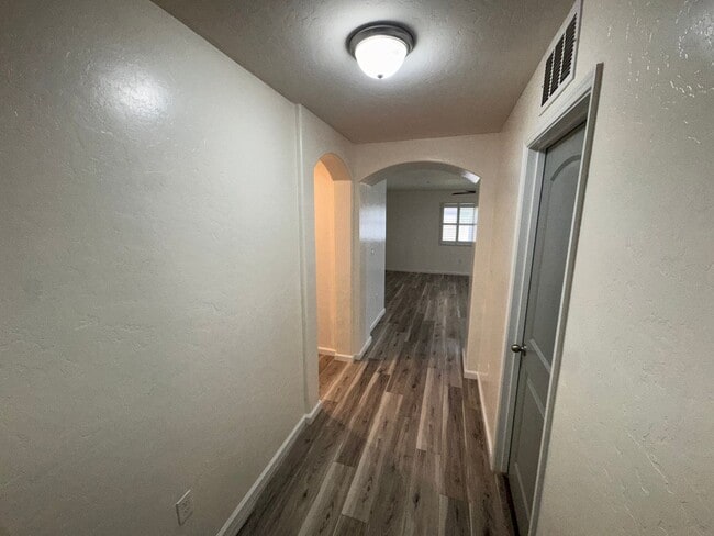 Building Photo - Lovely Home for rent in Hanford,Ca