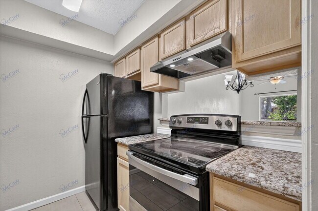 Building Photo - 708 Baruna Cir