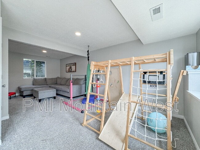 Building Photo - 484 E 900 N