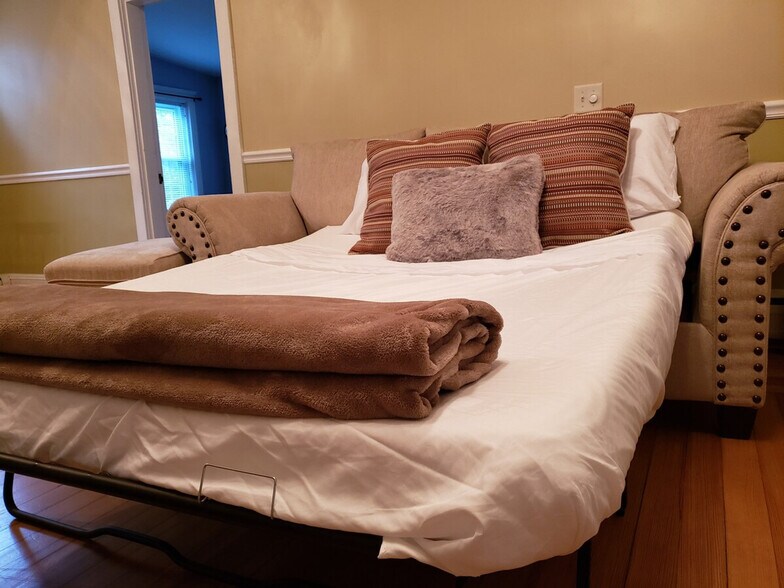 Building Photo - 21 Case Ave