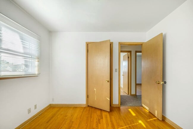 Building Photo - 2137 S 71st St