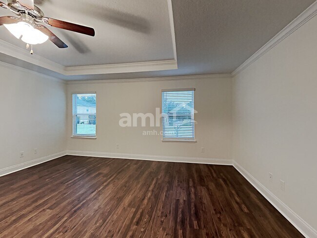 Building Photo - 945 Heavenly Drive