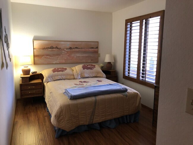 Building Photo - Manor 683 - Seasonal