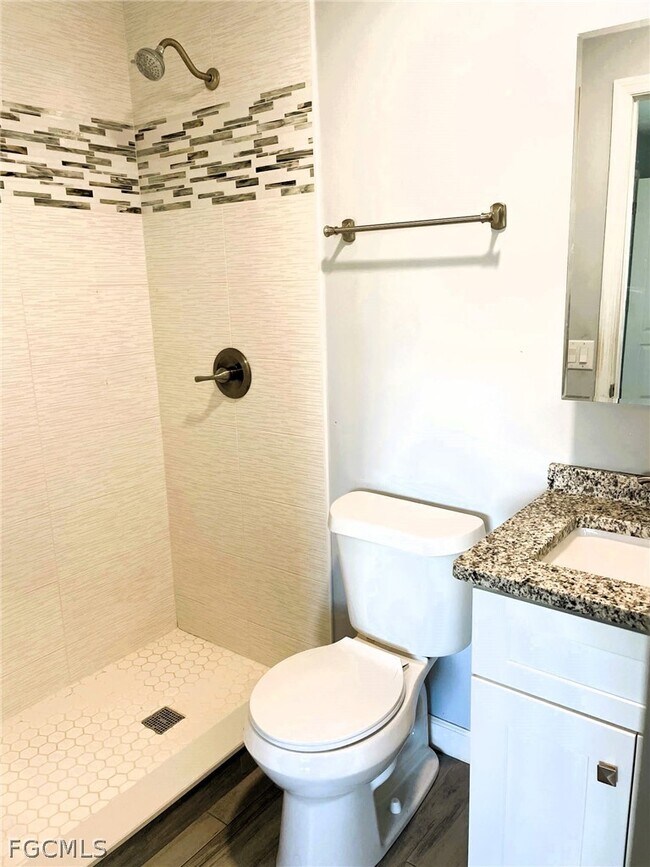 Building Photo - 638 SE 13th Ave