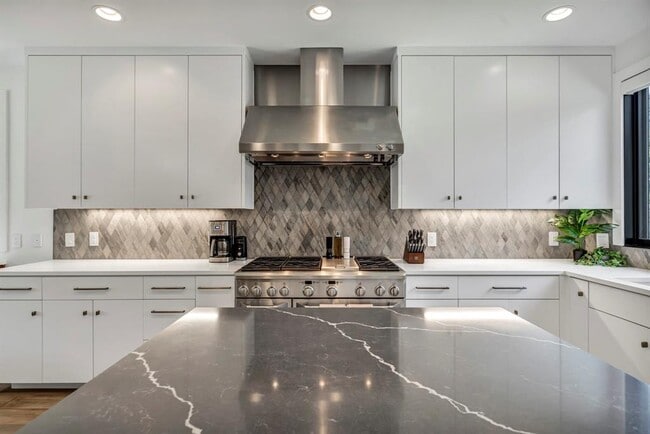 Building Photo - 613 Terrell Hill Dr