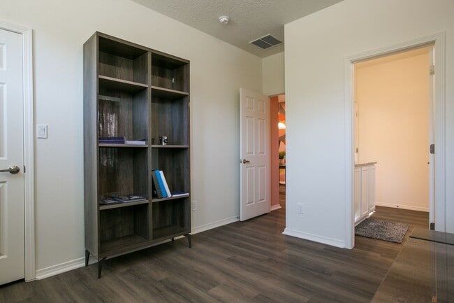 Building Photo - North Valley Townhome