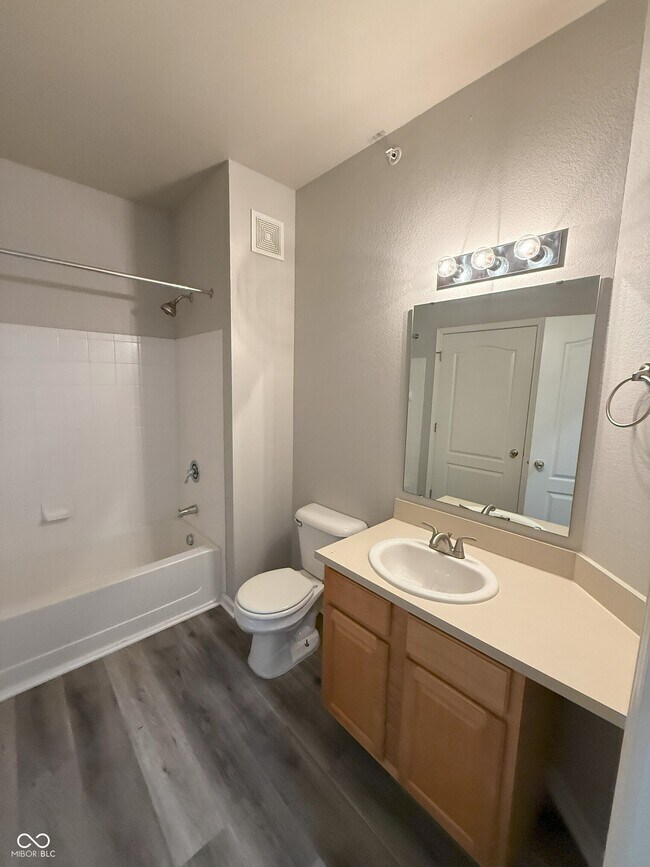 Building Photo - 12880 University,Unit 3b Crescent