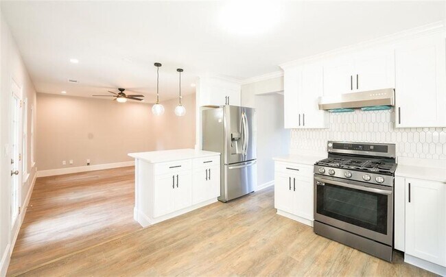 Primary Photo - 500 Abbotts Hill Ln