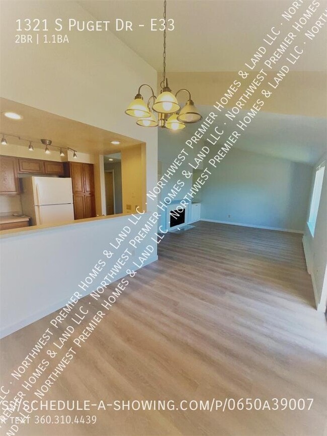 Building Photo - 1321 S Puget Dr