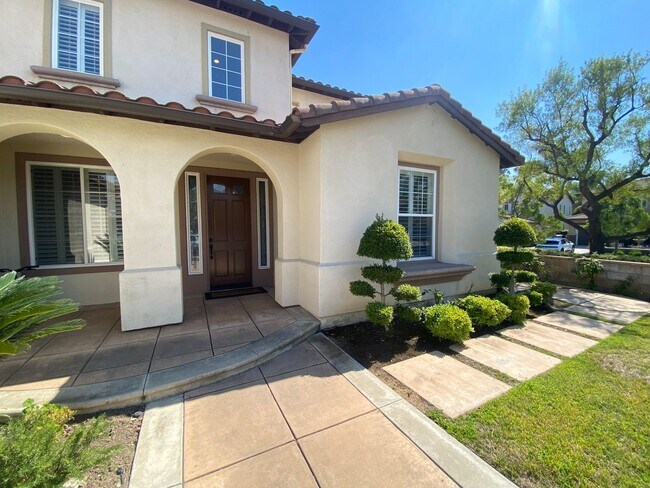 Building Photo - Luxurious 4 Bedroom Fullerton House For Re...