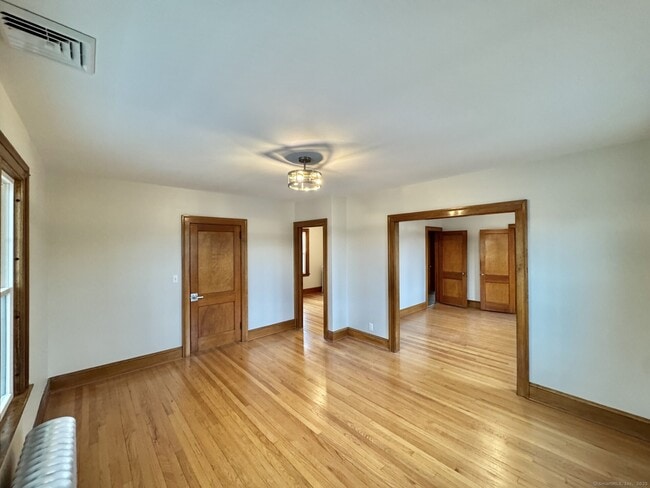Building Photo - 4 Washington Cir