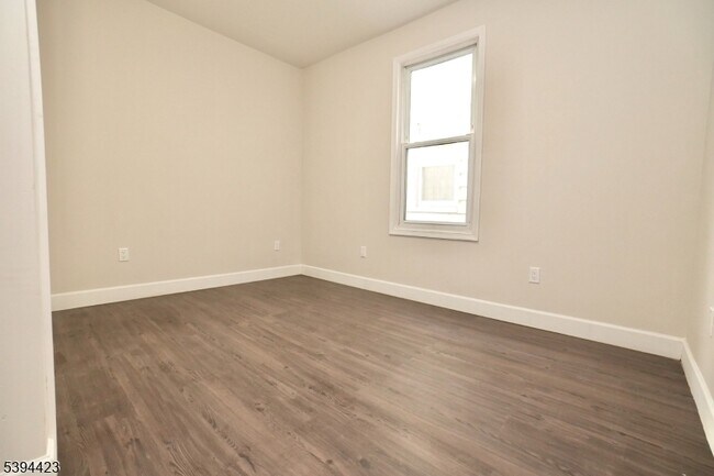 Building Photo - 282 Woodside Ave